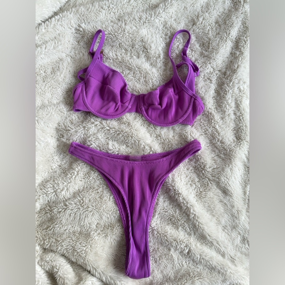 Kulani Kinis bikini